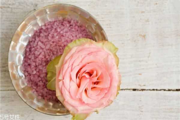 沐浴盐可以洗脸吗