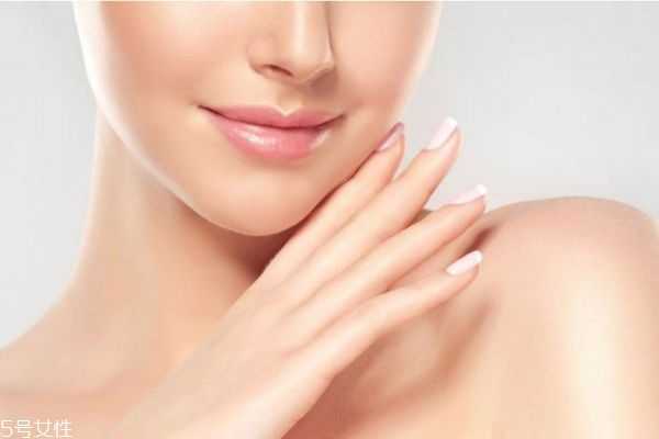 脸上总出油该怎么办