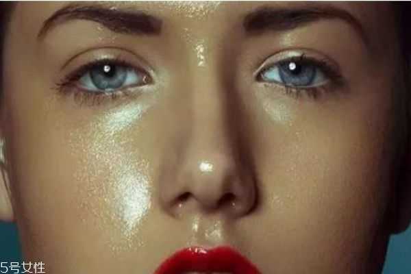 夏天脸上出油严重怎么办