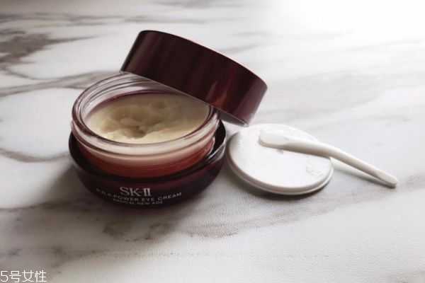 眼霜早晚都要用吗