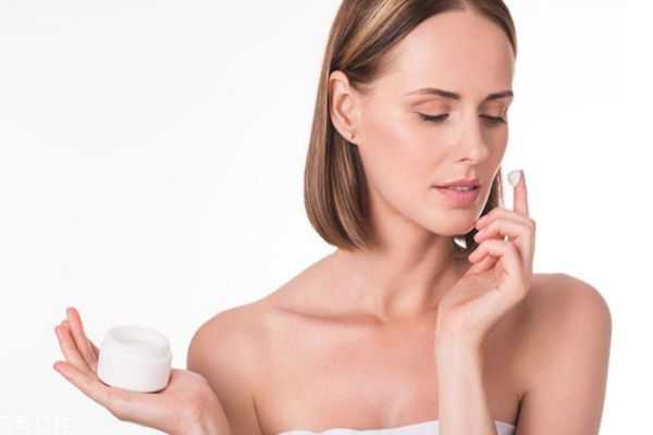 脸上出油长痘怎么调理