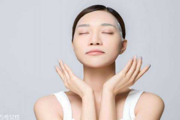 脸上的斑是怎么形成的