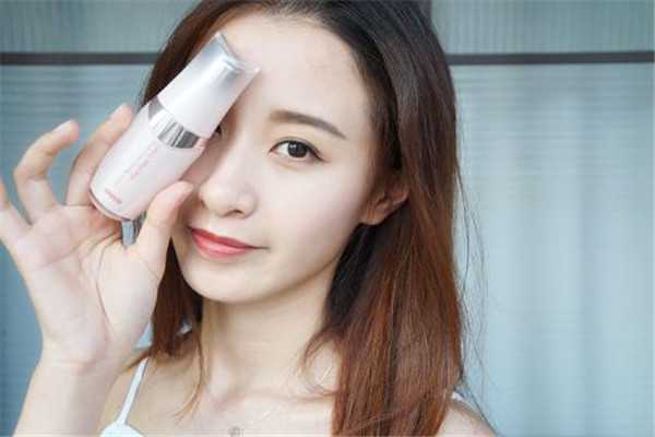 眼角皱纹多是什么原因