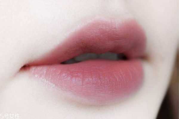 豆沙色显白吗？超显白的豆沙色口红推荐