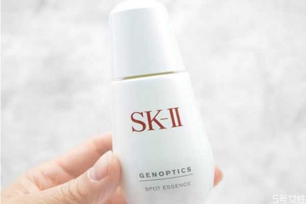 sk2小灯泡适合痘痘肌吗？sk2小灯泡会不会有激素