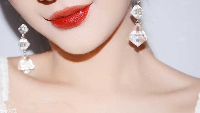 唇釉怎么用？唇釉怎么涂均匀