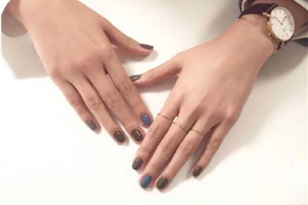 莫兰迪色美甲图 几何线条美甲图片