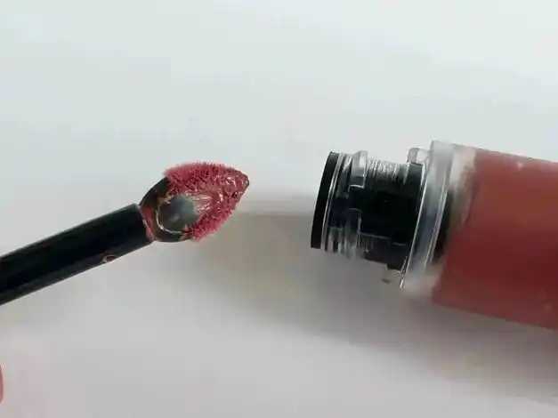 染唇液沾杯的好还是不沾杯的好