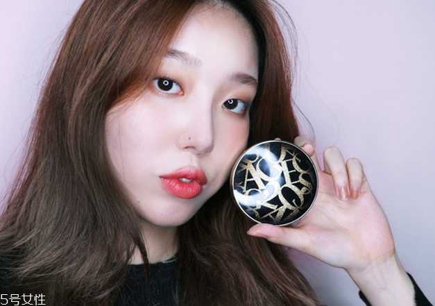 爱敬黑金水粉霜使用方法 爱敬黑金水粉霜使用方法