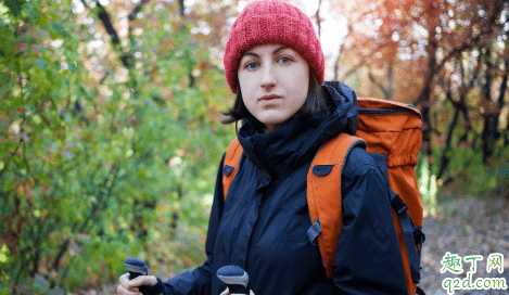 羽绒服和冲锋衣区别在哪?冬天穿羽绒服还是冲锋衣保暖 羽绒服和冲锋衣区别在哪?冬天穿羽绒服还是冲锋衣保暖