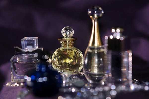 适合上班族喷的香水有哪些？25岁适合喷什么香水