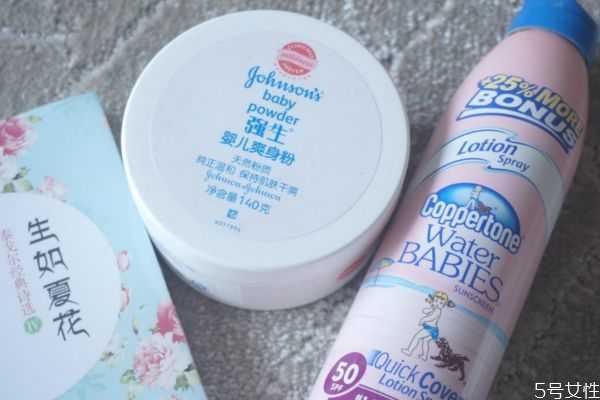 爽身粉有什么用处？腋下出汗可以用爽身粉吗