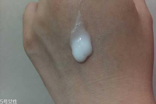 夏天可以用玉泽乳液吗 夏天可以用玉泽乳液吗