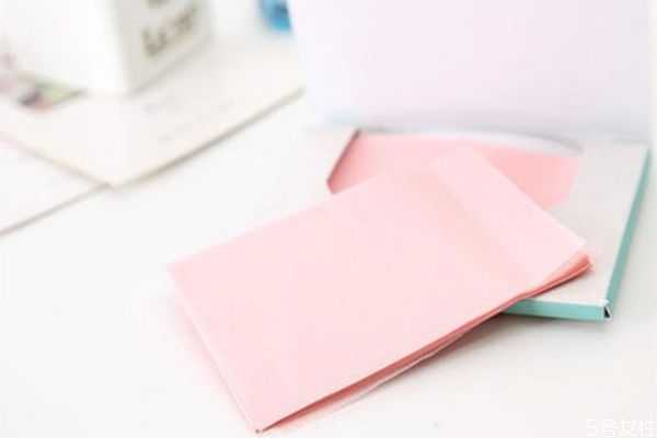 可伶可俐吸油纸打开方式 可伶可俐吸油纸蓝粉区别 可伶可俐吸油纸打开方式 可伶可俐吸油纸蓝粉区别