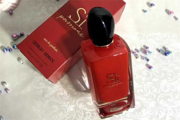 阿玛尼红色挚爱香水前中后调 红色挚爱香水是浓香还是淡香 阿玛尼红色挚爱香水前中后调 红色挚爱香水是浓香还是淡香