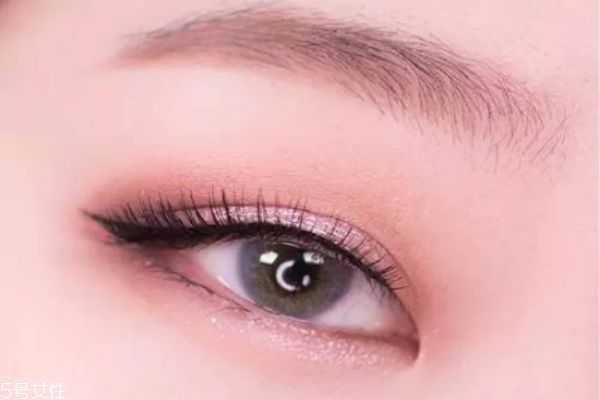 夏天涂什么颜色的眼影好看？适合夏天的眼影色