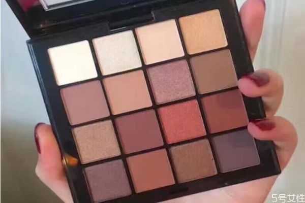 怎么区分眼影好坏?劣质眼影与优质眼影的区别 怎么区分眼影好坏?劣质眼影与优质眼影的区别