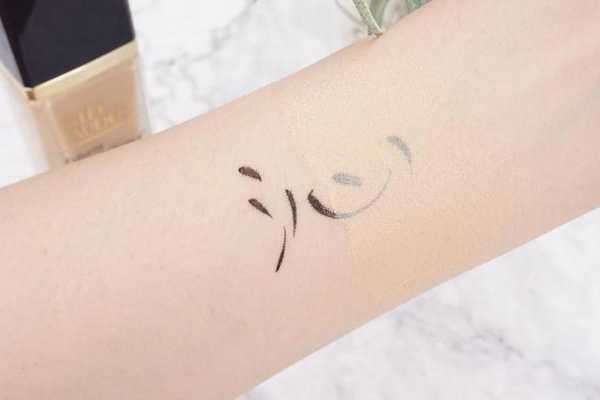 雅诗兰黛沁水粉底液遮瑕效果好吗 普通瑕疵绰绰有余