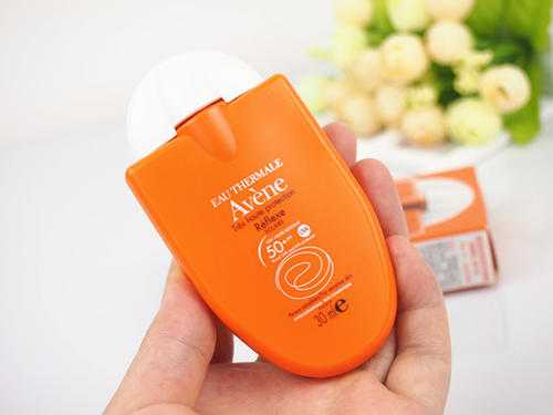 雅漾小金刚防晒霜敏感肌能用吗？雅漾小金刚防晒霜含酒精吗