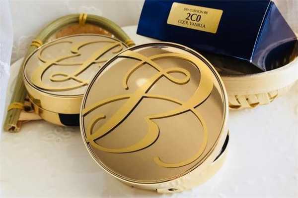 雅诗兰黛dw气垫色号怎么选?雅诗兰黛dw气垫使用方法 雅诗兰黛dw气垫色号怎么选?雅诗兰黛dw气垫使用方法