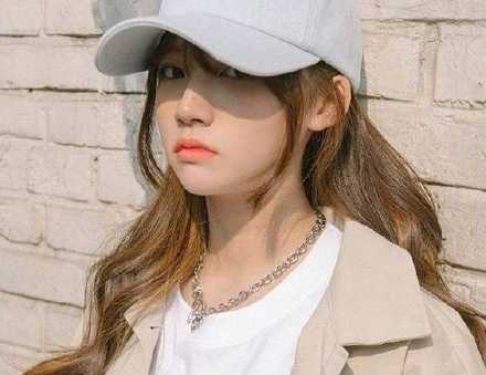 软萌的咖啡色长卷发图片 咖啡色发型图片大全 软萌的咖啡色长卷发图片 咖啡色发型图片大全