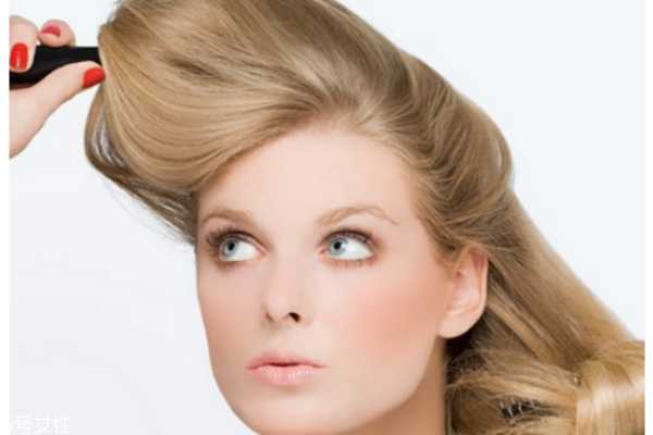 油头可以用护发精油吗 精油护发的错误做法 油头可以用护发精油吗 精油护发的错误做法