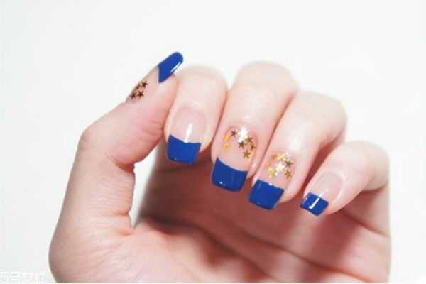简单撞色美甲教程 蓝色星星美甲教程