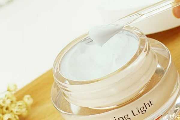 素颜霜有隔离的效果吗?素颜霜可以代替隔离霜吗 素颜霜有隔离的效果吗?素颜霜可以代替隔离霜吗
