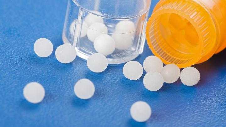 脸上毛孔堵塞起很多小颗粒怎么办 脸上毛孔堵塞起很多小颗粒怎么办