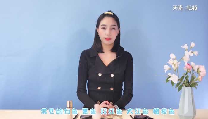 皮肤黑的人适合穿什么颜色的衣服 皮肤黑的人适合穿什么颜色的衣服