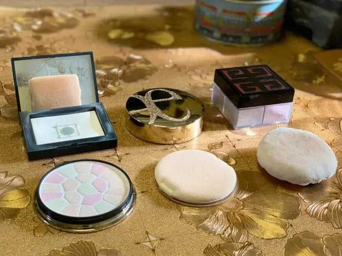 e大饼和纪梵希散粉哪个好用？e大饼和纪梵希散粉哪个白