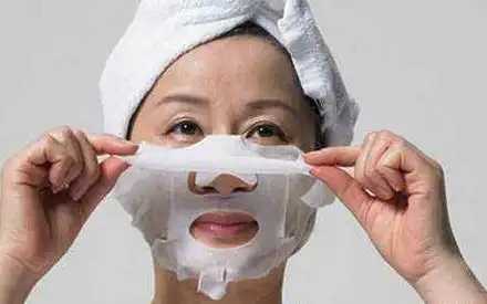 先用爽肤水还是面膜 面膜和爽肤水的顺序