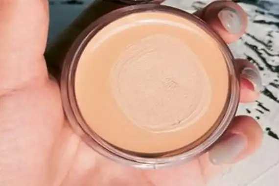 遮瑕膏和粉底液哪个先用 遮瑕膏和粉底液哪个先用