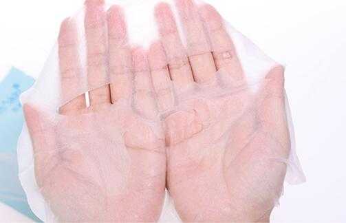 冬天敷面膜太冷了怎么办?天气冷敷面膜的注意事项 冬天敷面膜太冷了怎么办?天气冷敷面膜的注意事项