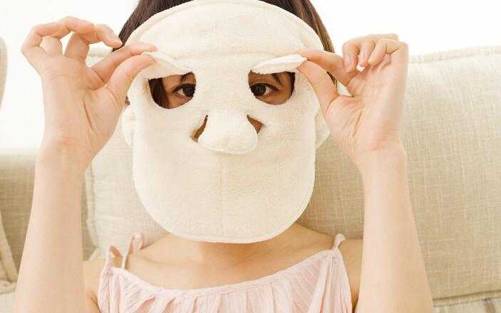 晚上做热敷脸正确方法？热敷脸的方法