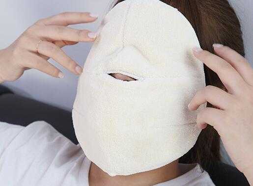 晚上做热敷脸正确方法？热敷脸的方法