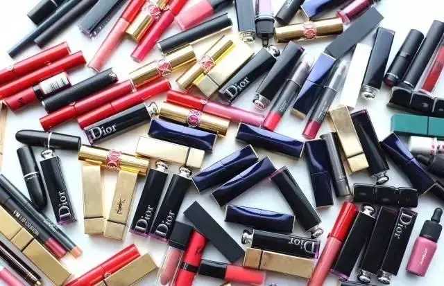 液体口红和固体口红区别 建议买口红还是买唇釉