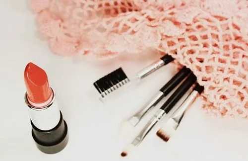 口红哑光好还是滋润好