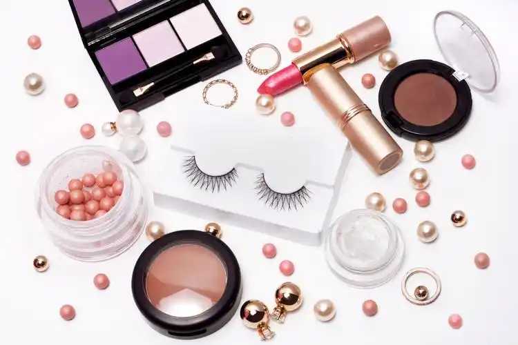 口红哑光和缎光有何区别?缎光口红好还是哑光好 口红哑光和缎光有何区别?缎光口红好还是哑光好