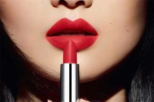 冷色系口红颜色有哪些？冷色调口红适合哪种肤色的人