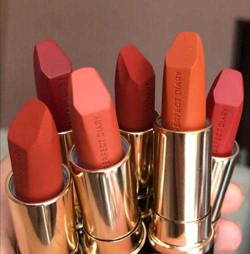 夏天适合哑光口红还是滋润口红 夏天适合哑光口红还是滋润口红