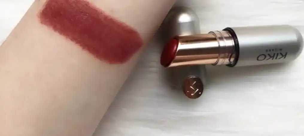 南瓜色口红显白还是显黑 南瓜色口红显白还是显黑