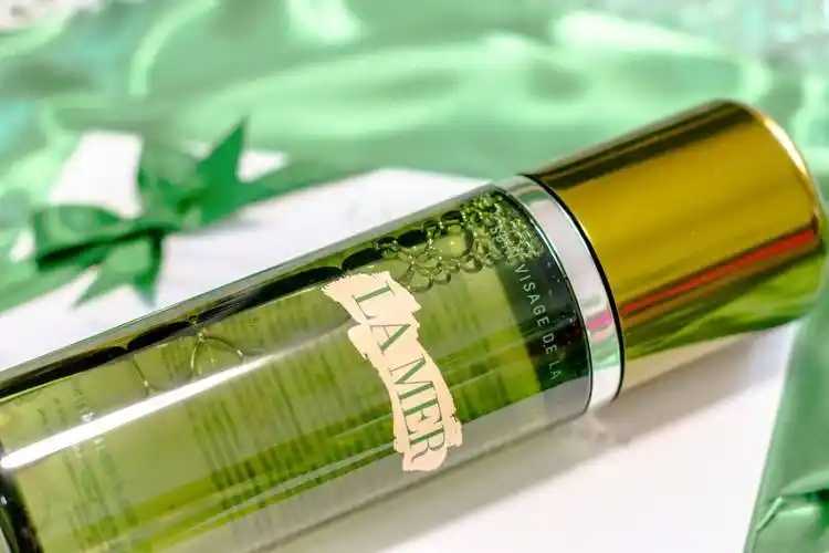 紧肤水和爽肤水一样吗