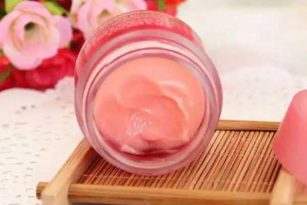 唇膜可以和其他东西一起使用吗？用了唇膜还要用唇膏吗