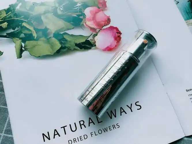 20岁可以用精华液吗 20岁可以用精华液吗