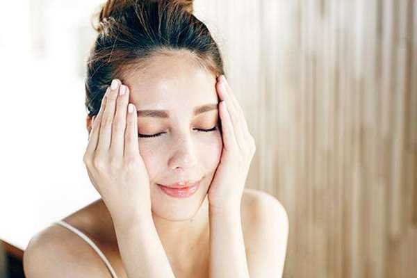 娇韵诗美白精华白天能用吗 娇韵诗美白精华白天能用吗