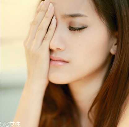 皮肤暗黄黑眼圈重怎么办