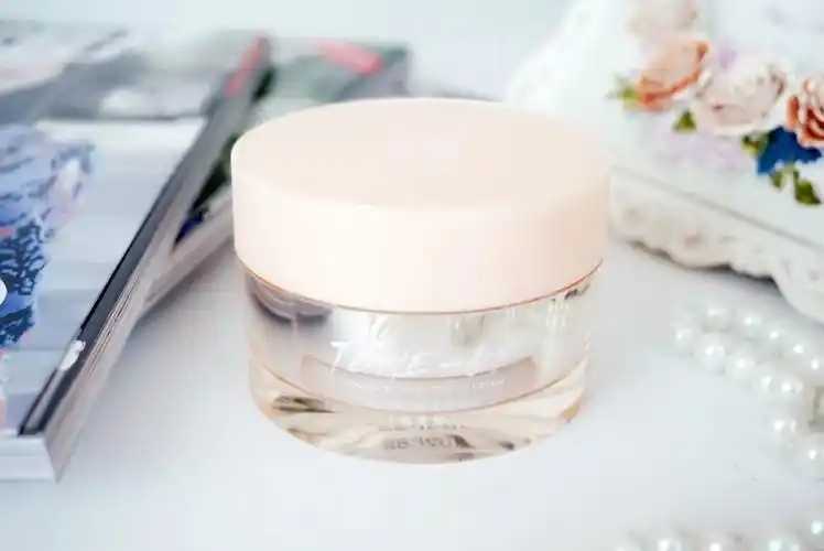 防晒霜为什么要补涂?防晒霜怎么补涂才正确 防晒霜为什么要补涂?防晒霜怎么补涂才正确