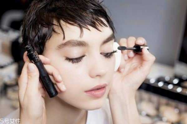 化妆的正确步骤是什么？正确的上妆步骤是怎样的