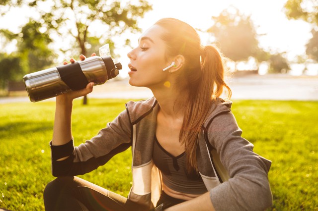 跳绳减肥一天跳多少个可以减脂 如何正确跳绳减肥
